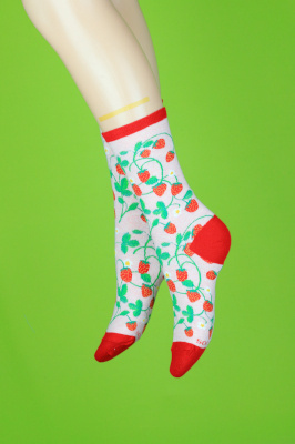 Strawberry vines socks